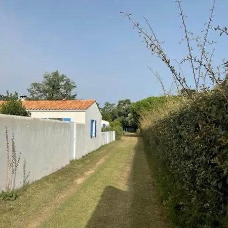 A L'ombre Des Acacias Les Sables Vignier