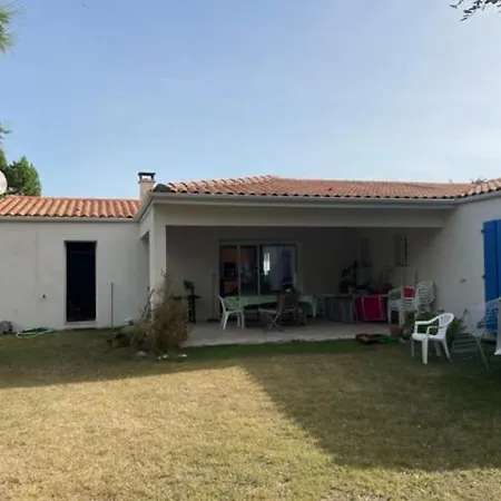 A L'ombre Des Acacias * Les Sables Vignier