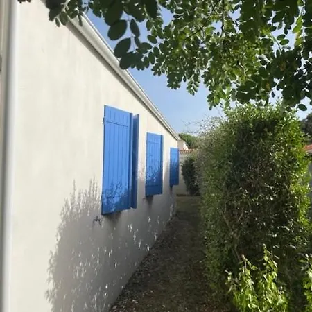 A L'ombre Des Acacias *